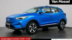 Blauw, metallic lak Gebruikt 2023 MG ZS Comfort Sedan | € 21.333 (Eerlijke prijs)