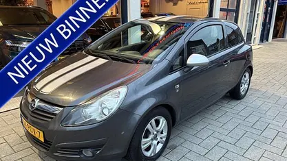 Grijs Occasion 2011 Opel Corsa Edition Hatchback | € 2.299 (Eerlijke prijs)