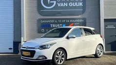 Wit, metallic lak Gebruikt 2015 Hyundai i20 Hatchback | € 8.995 (Eerlijke prijs)