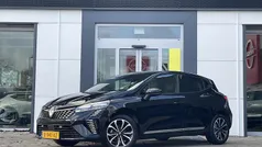 Zwart Gebruikt 2024 Renault Clio V Techno Hatchback | € 19.495 (Eerlijke prijs)