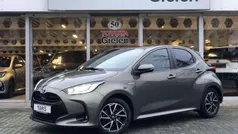 Grijs Gebruikt 2021 Toyota Yaris Hybrid Hatchback | € 21.400 (Eerlijke prijs)