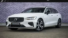 Wit Gebruikt 2020 Volvo V60 R-Design Stationwagen | € 31.694 (Eerlijke prijs)