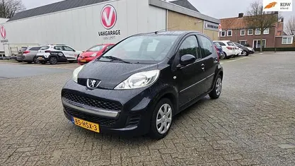 Zwart Gebruikt 2009 Peugeot 107 Hatchback | € 3.250 (Eerlijke prijs)