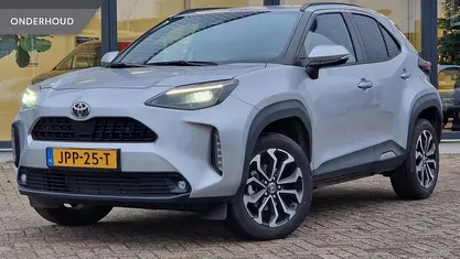 Gebruikt 2025 Toyota Yaris Cross SUV | € 30.950 (Eerlijke prijs)
