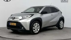 Grijs Gebruikt 2024 Toyota Aygo Pulse Hatchback | € 18.995 (Eerlijke prijs)