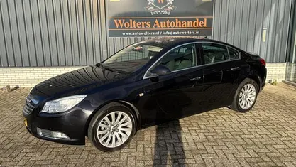 Zwart Gebruikt 2009 Opel Insignia Cosmo Sedan | € 8.950 (Eerlijke prijs)