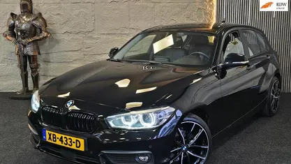 Zwart Occasion 2018 BMW 118 Executive Hatchback | € 13.799 (Goede deal)