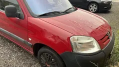 Rood Gebruikt 2004 Peugeot Partner Avantage Van | € 950 (Eerlijke prijs)