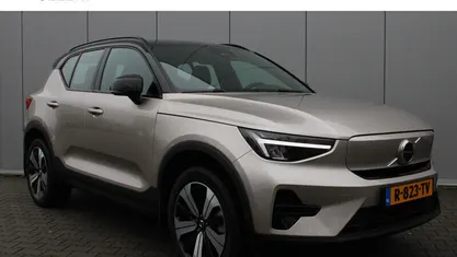 Beige, metallic lak Gebruikt 2022 Volvo XC40 Core SUV | € 34.750 (Goede deal)