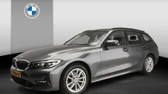 Grijs Gebruikt 2020 BMW 318 Executive Stationwagen | € 23.900 (Eerlijke prijs)