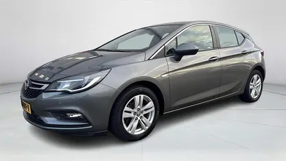 Gebruikt 2017 Opel Astra Edition Hatchback | € 11.390 (Eerlijke prijs)
