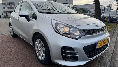 Grijs Occasion 2015 Kia Rio Comfort Hatchback | € 6.950 (Eerlijke prijs)
