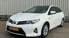 Wit Gebruikt 2014 Toyota Auris Touring Sports Stationwagen | € 9.445 (Eerlijke prijs)