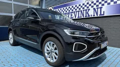 Zwart Gebruikt 2022 VW T-Roc Edition SUV | € 29.450 (Eerlijke prijs)