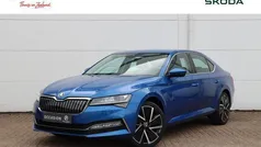 Blauwrace blue metallic Gebruikt 2021 Skoda Superb Style Hatchback | € 24.950 (Super prijs)