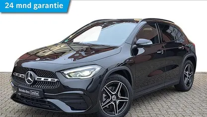Zwart (metallic) Gebruikt 2021 Mercedes GLA250 AMG line SUV | € 36.900 (Eerlijke prijs)