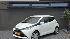Wit Gebruikt 2015 Toyota Aygo X-play Hatchback | € 6.850 (Goede deal)