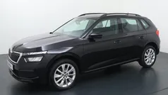 Zwart, metallic lak Gebruikt 2021 Skoda Kamiq Ambition SUV | € 23.840 (Eerlijke prijs)
