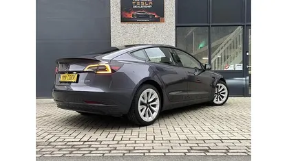 Grijs Occasion 2021 Tesla Model 3 Long Range AWD Sedan | € 29.890 (Eerlijke prijs)