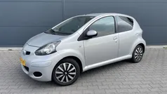Grijs Gebruikt 2012 Toyota Aygo Hatchback | € 3.999 (Eerlijke prijs)