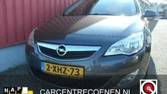 Grijs, metallic lak Gebruikt 2012 Opel Astra Edition Hatchback | € 4.450 (Eerlijke prijs)
