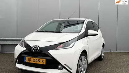 Occasion Toyota Aygo X-play 69 PK (50 kW) 2016 Wit Hatchback