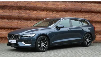 Blauw Gebruikt 2025 Volvo V60 Stationwagen | € 42.950 (Eerlijke prijs)