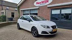 Wit, andere lak Gebruikt 2011 Seat Ibiza Reference Hatchback | € 4.600 (Eerlijke prijs)