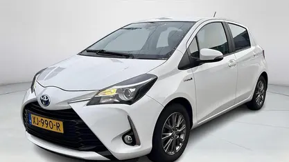Wit Gebruikt 2018 Toyota Yaris Hybrid Design Hatchback | € 15.840 (Goede deal)