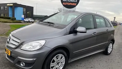 Grijs Gebruikt 2008 Mercedes B150 MPV | € 2.250 (Super prijs)