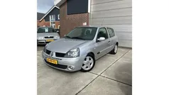 Grijs Gebruikt 2005 Renault Clio II Authentique Hatchback | € 1.500 (Goede deal)
