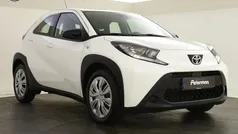Wit Gebruikt 2023 Toyota Aygo Play Hatchback | € 15.899 (Eerlijke prijs)
