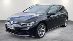 Zwart Gebruikt 2022 VW Golf VIII R-line Sedan | € 34.352 (Eerlijke prijs)