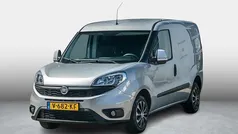 Licht grijs 612 Gebruikt 2017 Fiat Doblò MPV | € 7.950 (Eerlijke prijs)