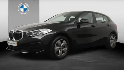 Zwart (metallic) Occasion 2024 BMW 118 Basis Hatchback | € 25.900 (Super prijs)