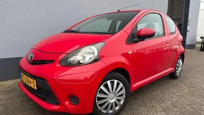 Occasion Toyota Aygo Comfort 68 PK (50 kW) 2012 Rood Hatchback