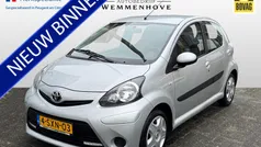 Grijs Gebruikt 2014 Toyota Aygo Hatchback | € 5.745 (Goede deal)