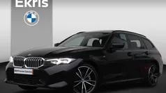 Zwart, metallic lak Gebruikt 2024 BMW 320e M Sport Stationwagen | € 44.950 (Eerlijke prijs)