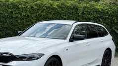 Wit Gebruikt 2025 BMW 330e M Performance Stationwagen | € 62.895 (Eerlijke prijs)