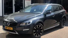 Grijs Gebruikt 2017 Volvo V60 CC Summum Stationwagen | € 30.335 (Eerlijke prijs)