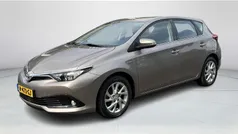 Bruin Gebruikt 2016 Toyota Auris Hybrid Hatchback | € 15.850 (Eerlijke prijs)