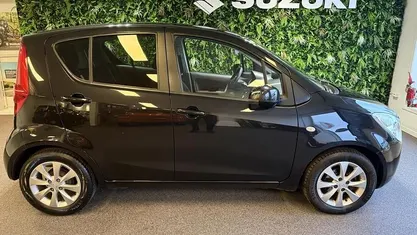 Zwart (metallic) Gebruikt 2014 Opel Agila Hatchback | € 5.400 (Eerlijke prijs)