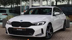 Wit Gebruikt 2024 BMW 320e M Sport Sedan | € 38.700 (Eerlijke prijs)