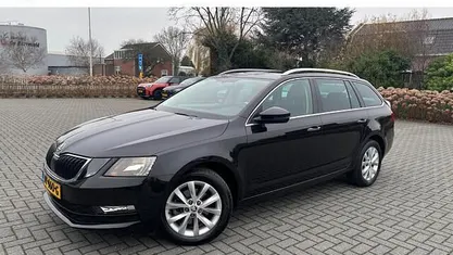 Zwart Gebruikt 2018 Skoda Octavia Business Line Stationwagen | € 13.945 (Eerlijke prijs)