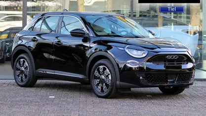 Zwart Nieuw 2025 Fiat 600E Urban SUV | € 29.995 (Super prijs)