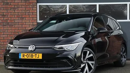 Occasion VW Golf VIII R-line 150 PK (110 kW) 2022 Zwart Stationwagen