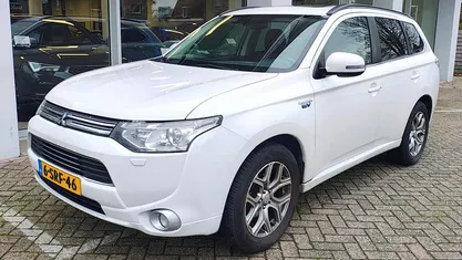 Gebruikt 2013 Mitsubishi Outlander P-HEV Instyle SUV | € 7.450 (Super prijs)
