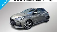 Groen, metallic lak Gebruikt 2024 Toyota Yaris Hybrid Edition Hatchback | € 25.799 (Eerlijke prijs)
