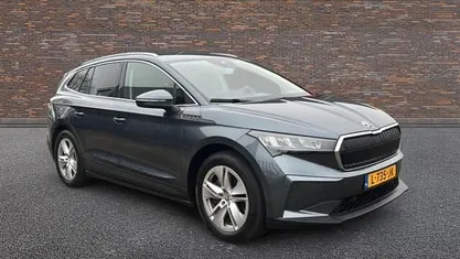 Grijs (metallic) Gebruikt 2021 Skoda Enyaq iV SUV | € 19.999 (Eerlijke prijs)