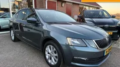 Gebruikt 2020 Skoda Octavia Business Line Hatchback | € 18.995 (Eerlijke prijs)